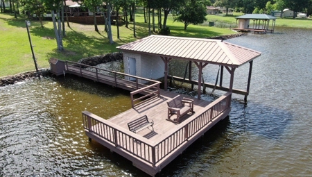 LAKEFRONT HOME on Lake Palestine - image 9
