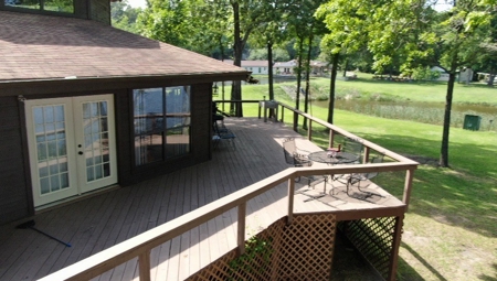 LAKEFRONT HOME on Lake Palestine - image 8