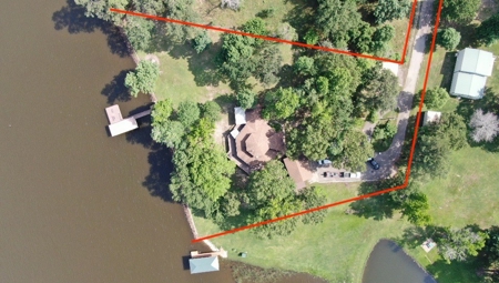 LAKEFRONT HOME on Lake Palestine - image 3