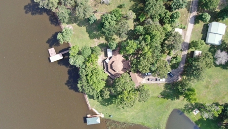LAKEFRONT HOME on Lake Palestine - image 4