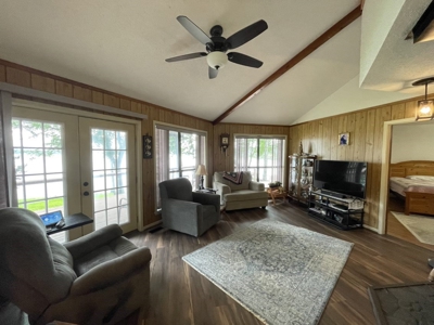 LAKEFRONT HOME on Lake Palestine - image 25