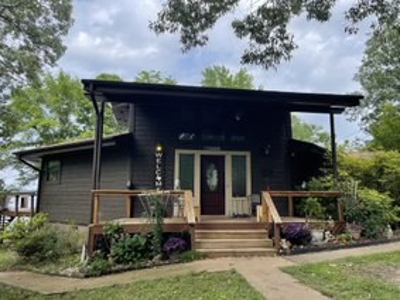 LAKEFRONT HOME on Lake Palestine - image 1