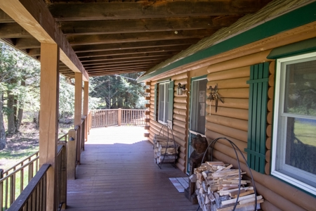 Lakefront Log Cabin at Sean Lake - image 7