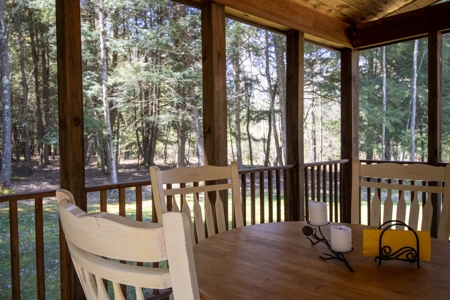 Lakefront Log Cabin at Sean Lake - image 5