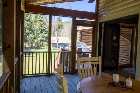 Lakefront Log Cabin at Sean Lake - image 6