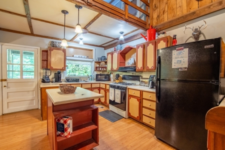 Hunter's Retreat for Sale in Summertown, TN - image 11