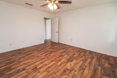 3/2 with Converted Garage, Chicken Coop & Chicken Run! - image 9