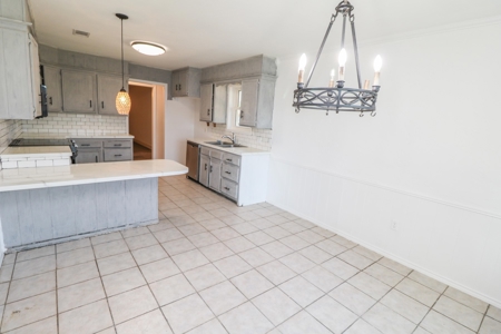 3/2 with Converted Garage, Chicken Coop & Chicken Run! - image 14