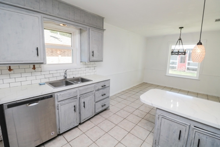 3/2 with Converted Garage, Chicken Coop & Chicken Run! - image 16