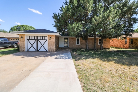 3/2 with Converted Garage, Chicken Coop & Chicken Run! - image 1
