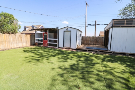 3/2 with Converted Garage, Chicken Coop & Chicken Run! - image 22