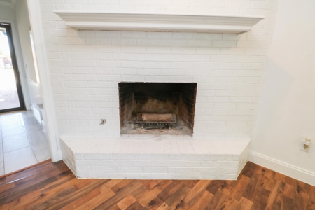 3/2 with Converted Garage, Chicken Coop & Chicken Run! - image 12