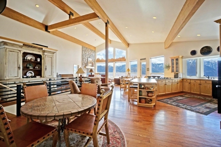 "Mountain Sanctuary: Spectacular Views, Outdoor Adventures - image 5