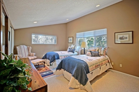 "Mountain Sanctuary: Spectacular Views, Outdoor Adventures - image 7
