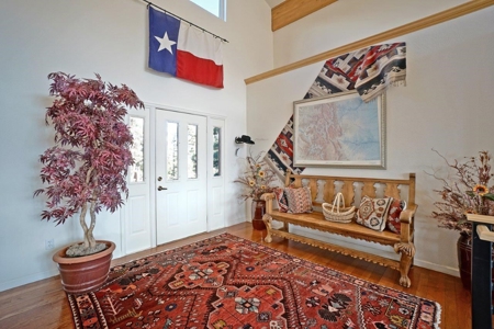 "Mountain Sanctuary: Spectacular Views, Outdoor Adventures - image 3