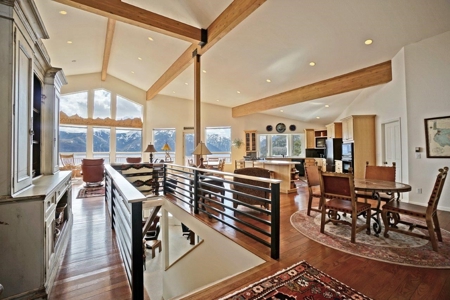 "Mountain Sanctuary: Spectacular Views, Outdoor Adventures - image 4