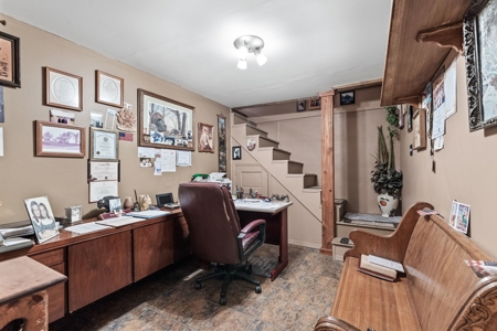 Home On 49 Acres With Marketable Timber & Fenced For Cattle - image 9