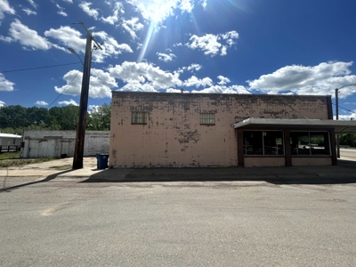 Large Building with tons of Opportunity in a Small town! - image 16