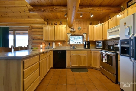 North Idaho Log Home For Sale, Potlatch Id, Latah County - image 3