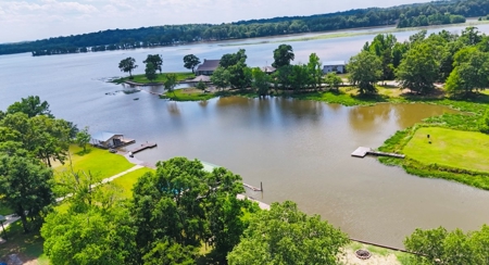 The Perfect River Retreat - image 18
