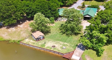 The Perfect River Retreat - image 1