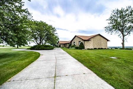 Country Home Anamosa Iowa for sale - image 3