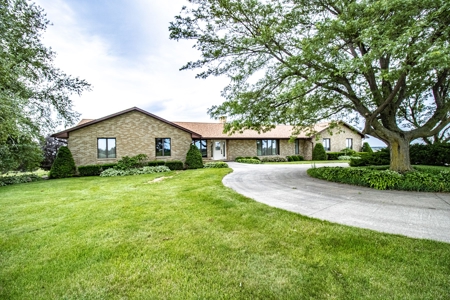 Country Home Anamosa Iowa for sale - image 1