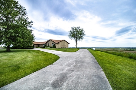 Country Home Anamosa Iowa for sale - image 4