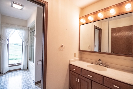 Country Home Anamosa Iowa for sale - image 19