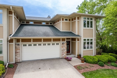 Condo with Breathtaking Views of the Wisconsin River - image 1