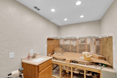 Kaufman TX Ranch Near Dallas with Unfinished Barndo - image 36