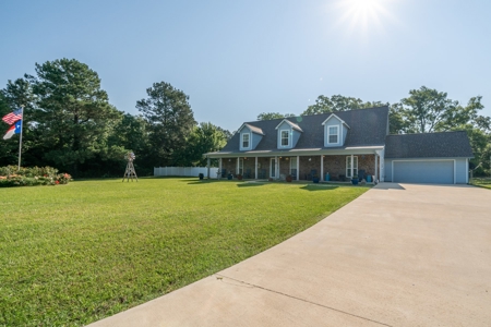 Country Home with 48.5 Acres in Karnack, TX - image 3