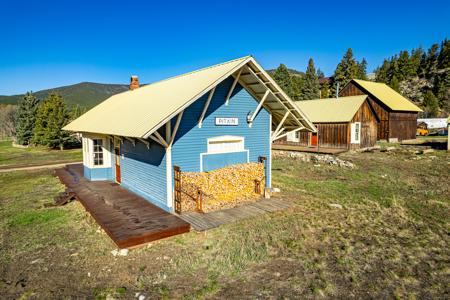 Historic Railroad Depot Home for Sale in Pitkin, Colorado - image 6