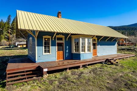 Historic Railroad Depot Home for Sale in Pitkin, Colorado - image 2