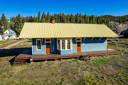 Historic Railroad Depot Home for Sale in Pitkin, Colorado - image 7