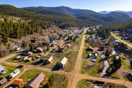 Historic Railroad Depot Home for Sale in Pitkin, Colorado - image 8