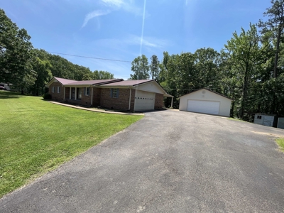 Country Home For Sale In Mcnairy Tn With 3 Acres - image 3
