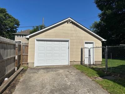 3 Bed 1 Bath Bungalow w/ Detached Garage - image 5