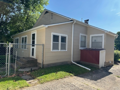 3 Bed 1 Bath Bungalow w/ Detached Garage - image 4