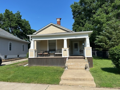 3 Bed 1 Bath Bungalow w/ Detached Garage - image 3
