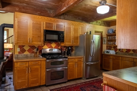 Country Estate With Acreage For Auction in Eaton, New York! - image 11