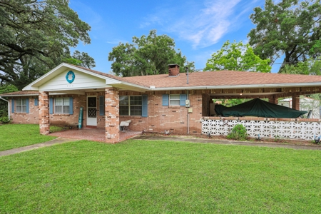 3/2 Brick Home In The Heart Of Trenton, Fl! - image 2