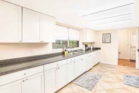 3/2 Brick Home In The Heart Of Trenton, Fl! - image 9