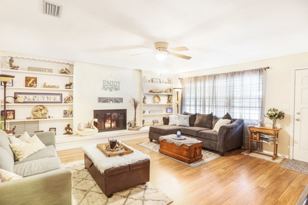 3/2 Brick Home In The Heart Of Trenton, Fl! - image 4