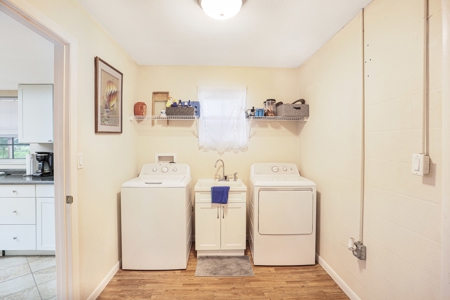 3/2 Brick Home In The Heart Of Trenton, Fl! - image 21