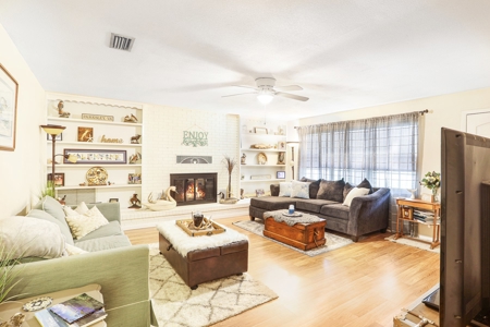 3/2 Brick Home In The Heart Of Trenton, Fl! - image 5