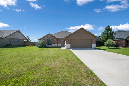 Small Town Living! - image 1