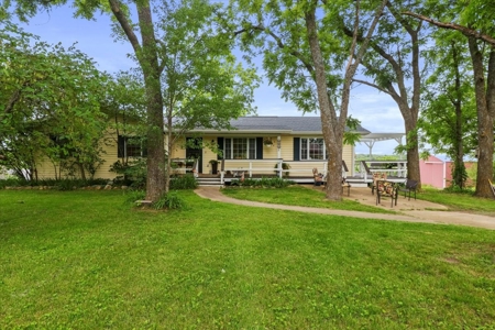 Charming Ranch Style Home on Serene 40 Acres - image 1