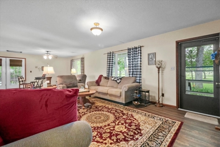 Charming Ranch Style Home on Serene 40 Acres - image 14