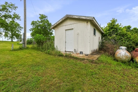 Charming Ranch Style Home on Serene 40 Acres - image 8